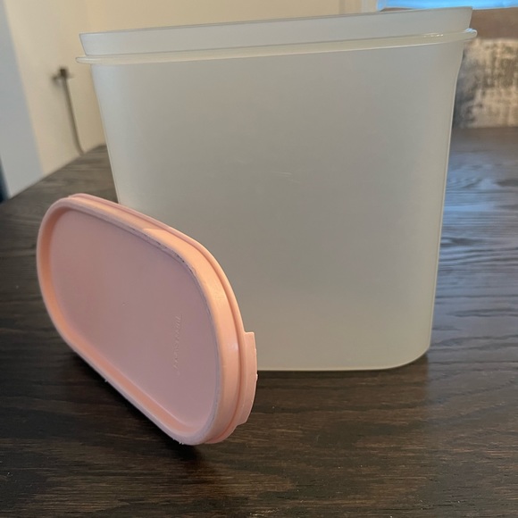 2 VINTAGE TUPPERWARE CONTAINERS - Picture 3 of 5